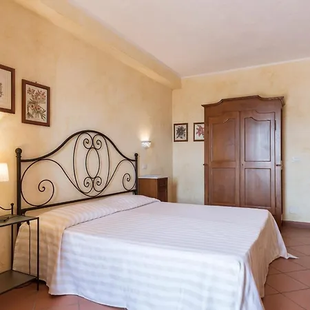 מלון Antico Casale Di 4*