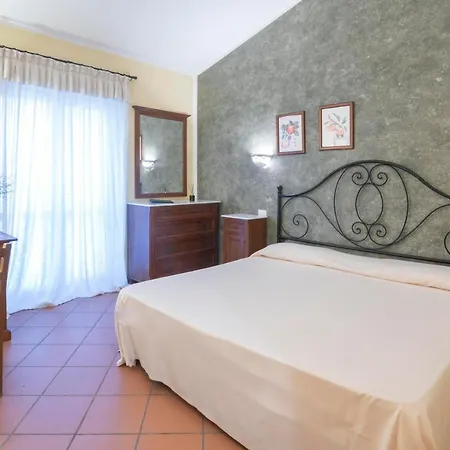 מלון Antico Casale Di 4*